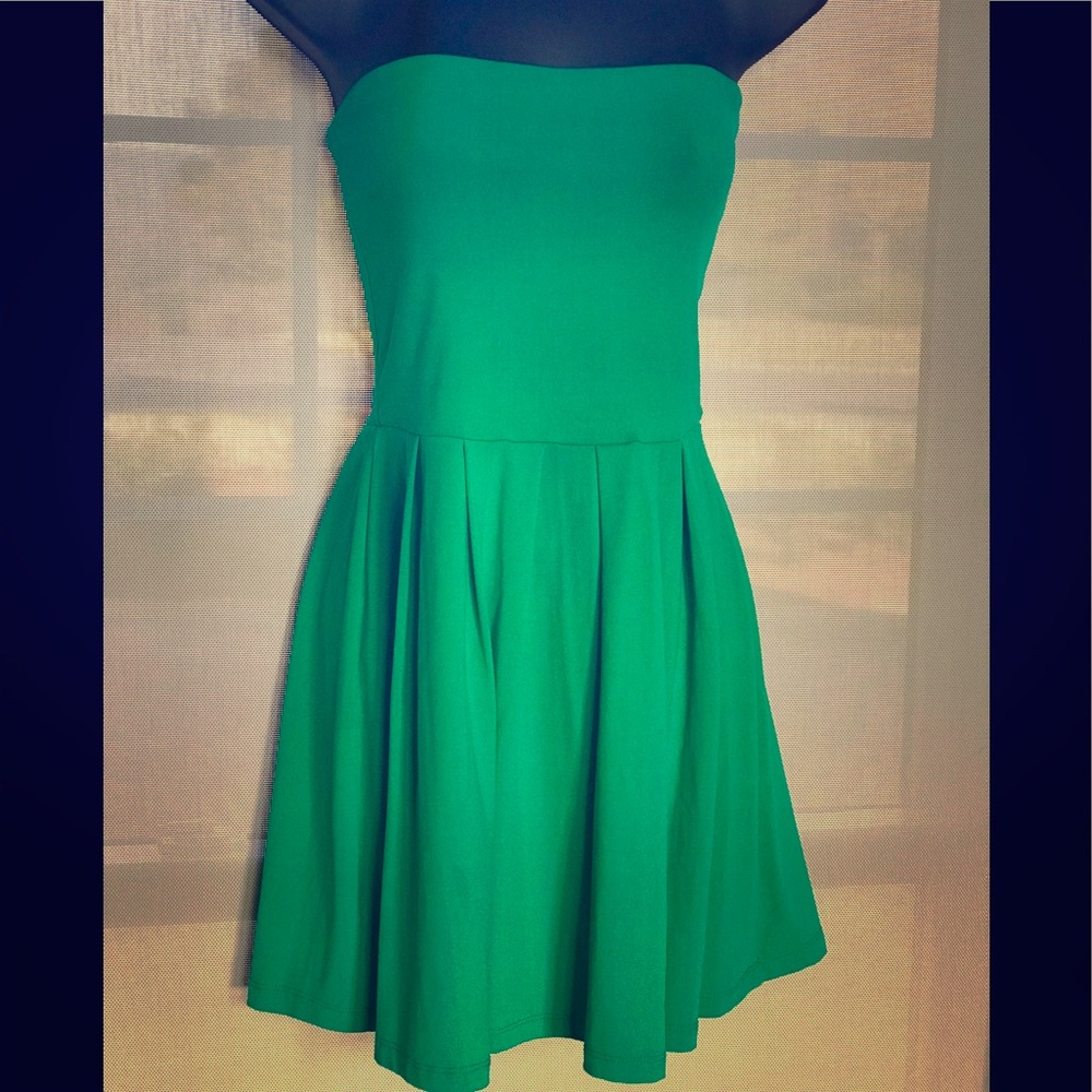 Kelly green strapless dress